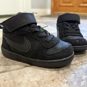 Nike toddler court borough Mid Black Sneakers 6C